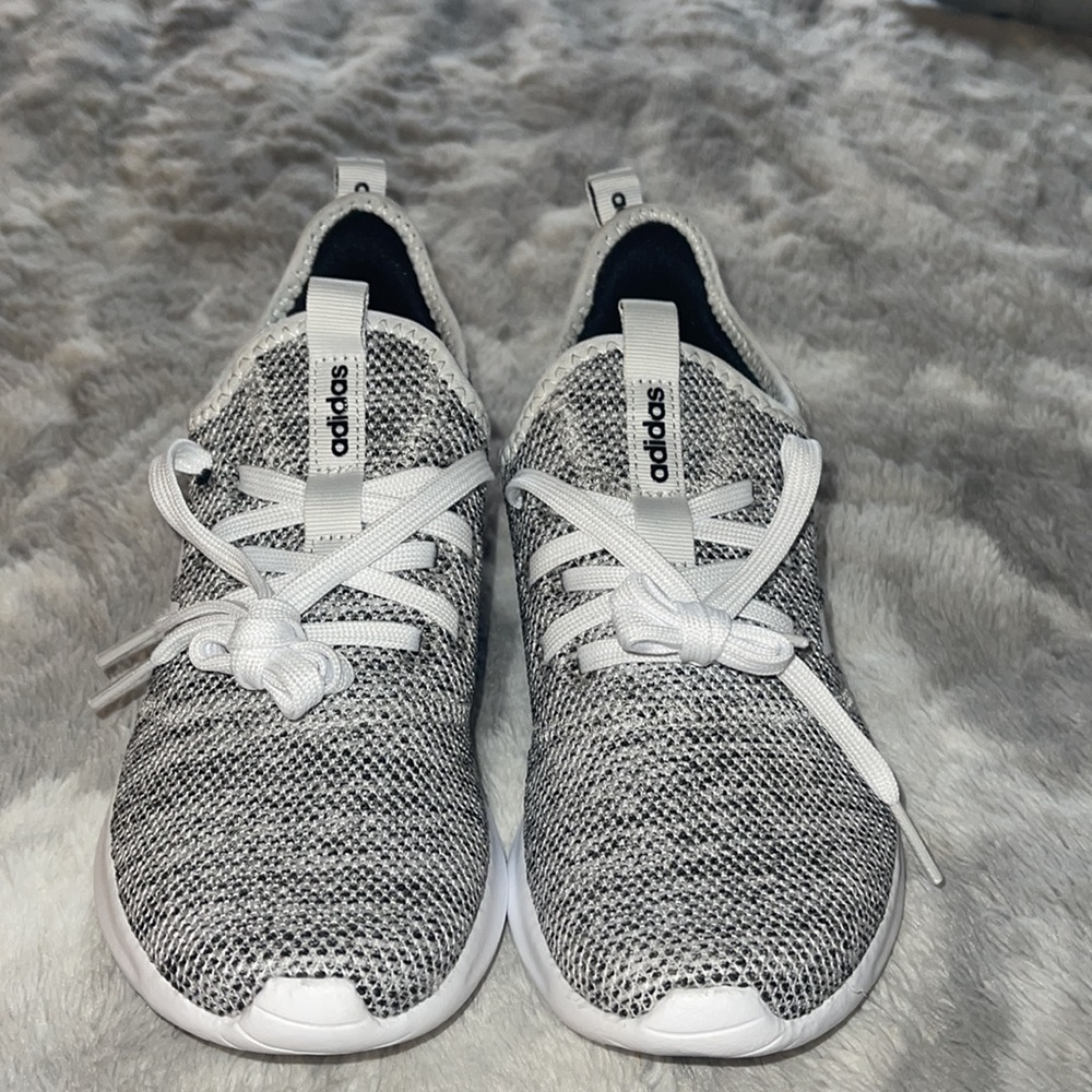 Nwot Adidas sneakers